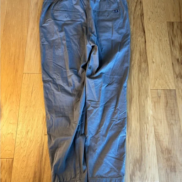 GAP Gray Cargo Relaxed Fit Joggers - Picture 2 of 11